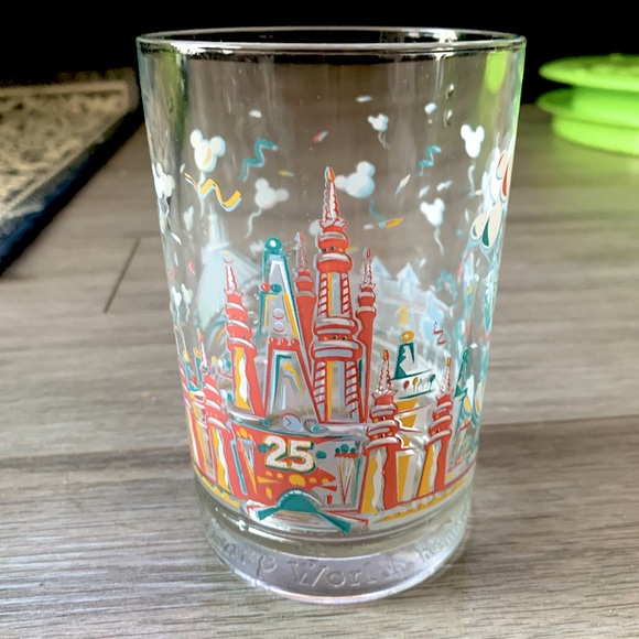Walt Disney World’s Donald Duck 25th Remember The Magic Collection Glass Cup - Picture 3 of 8